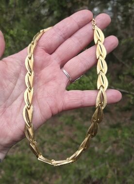 Vintage 1960s Trifari Crown Hangtag Brushed Matte Gold Tone Collar Necklace